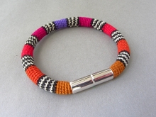 Crocheted bracelet with magnetic catch