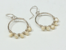 Circle earrings with 5 mother of pearl beads