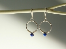 Small circle earrings with denim lapis